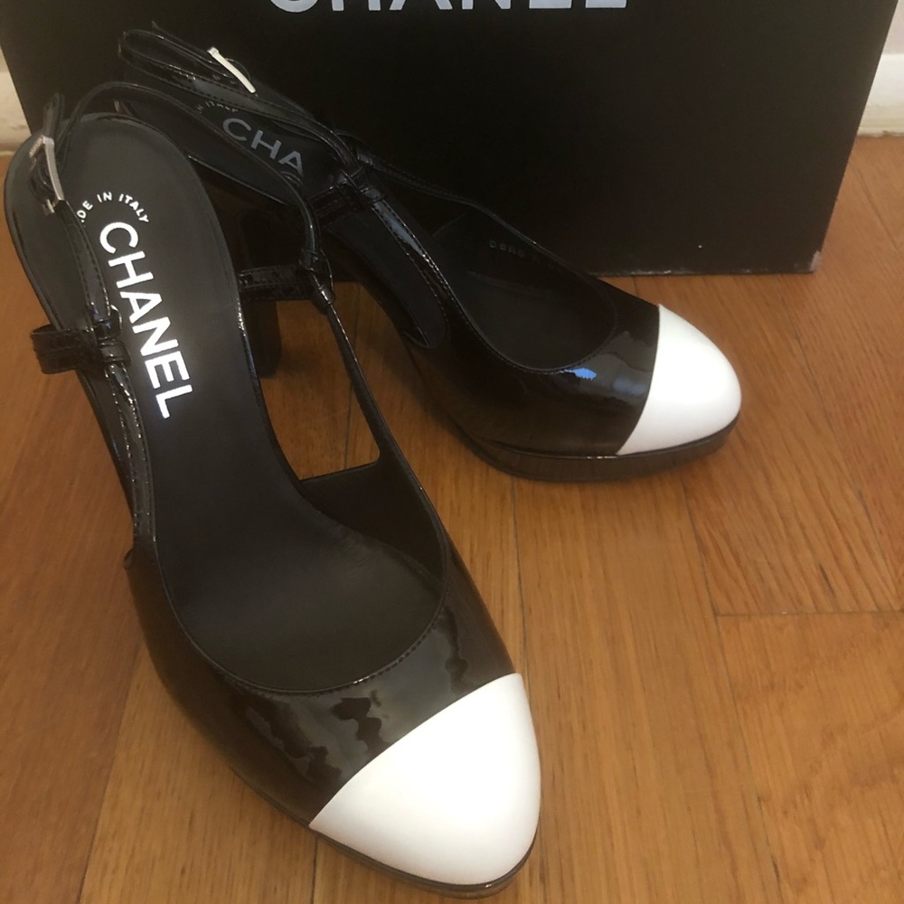 CHANEL Captoe Slingbacks Patent Leather 37.5